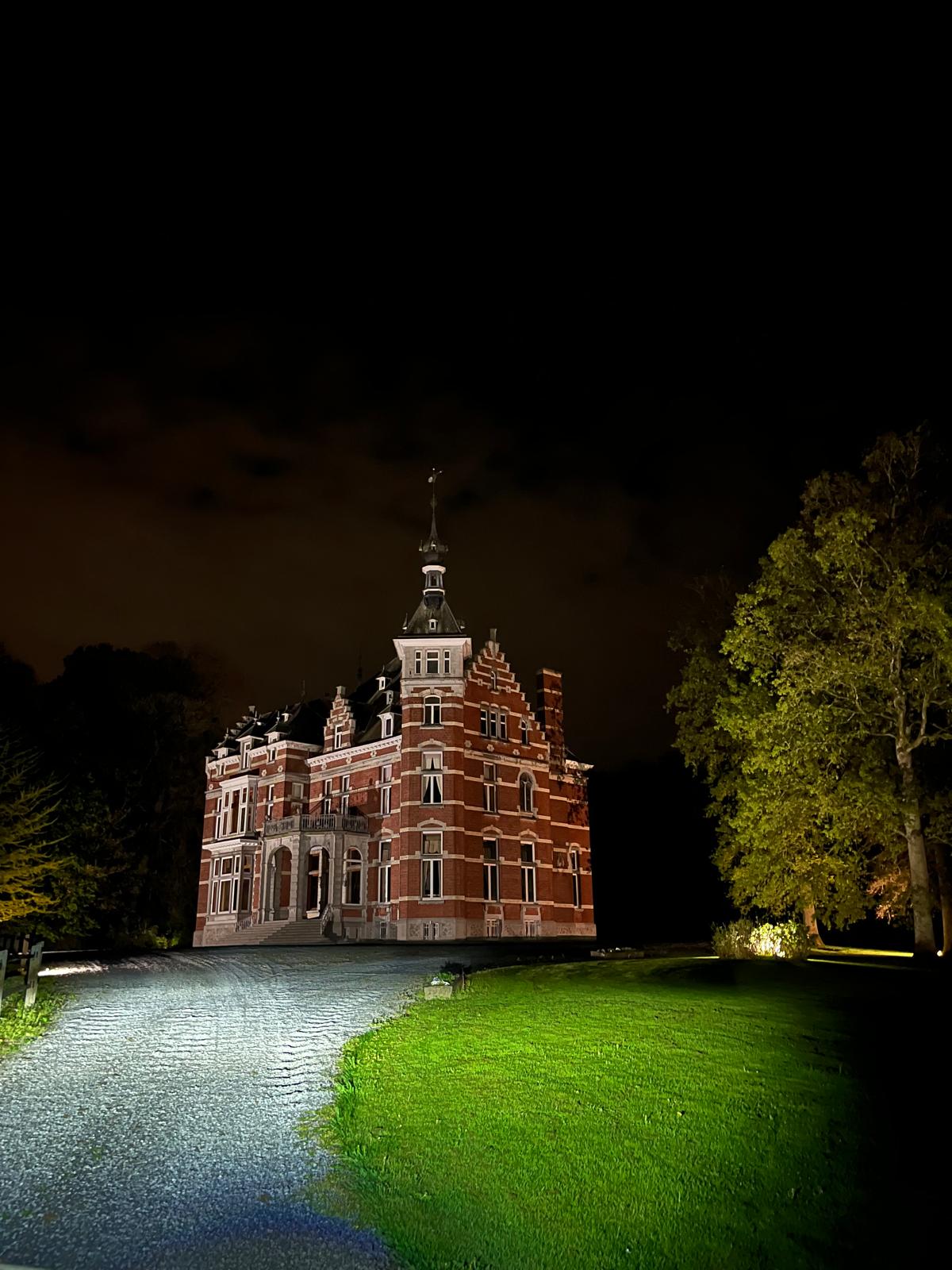 Le château de la Baille Rouge de nuit